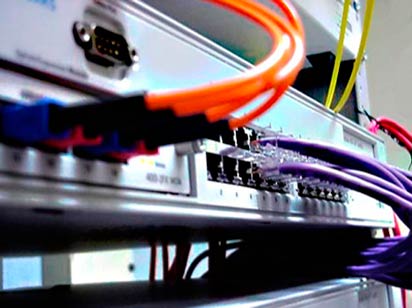 switch y cables instalador de redes de telecomunicaciones